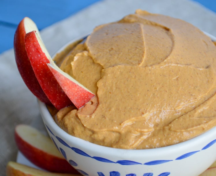 apples in pumpkin pie spice dip