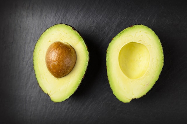 ripe avocado for Paleo avocado chocolate pudding 