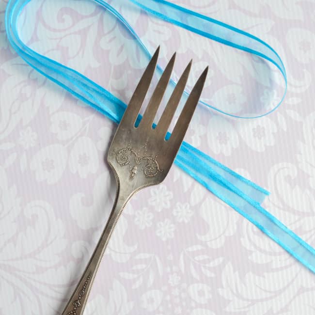 serving fork and ribbon
