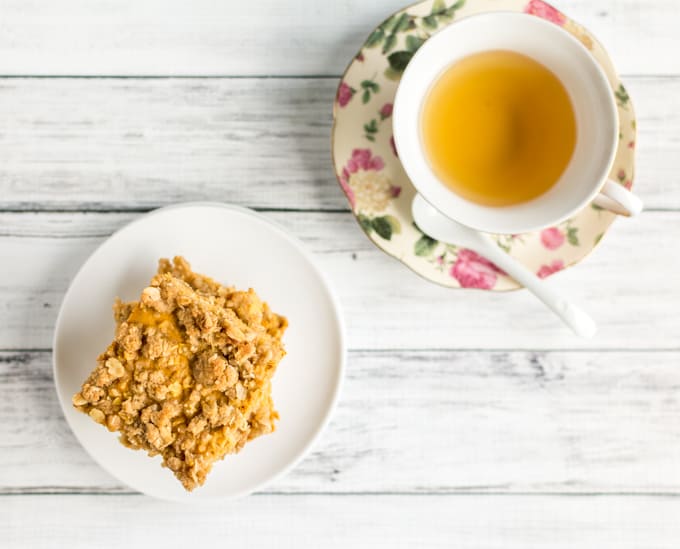 pumpkin pie bars with oatmeal topping