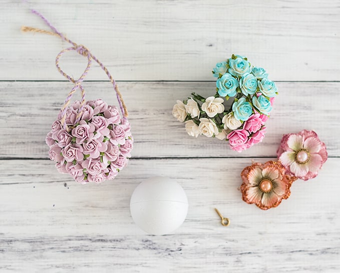  matériaux nécessaires pour la boule de baisers de fleurs en papier 