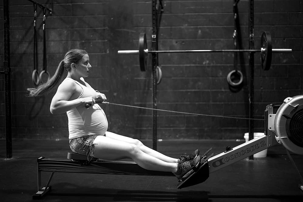 Gym maternity photoshoot - rowing