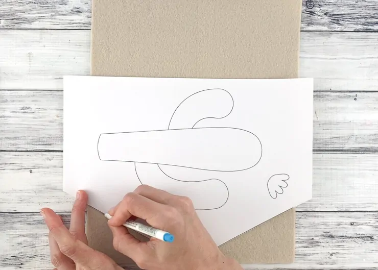 trace pattern onto felt