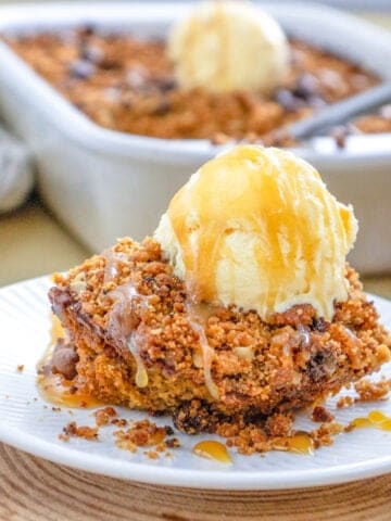pumpkin crisp with ice cream on top