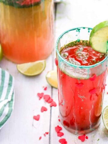 a glass with lemon lime Grinch mocktail