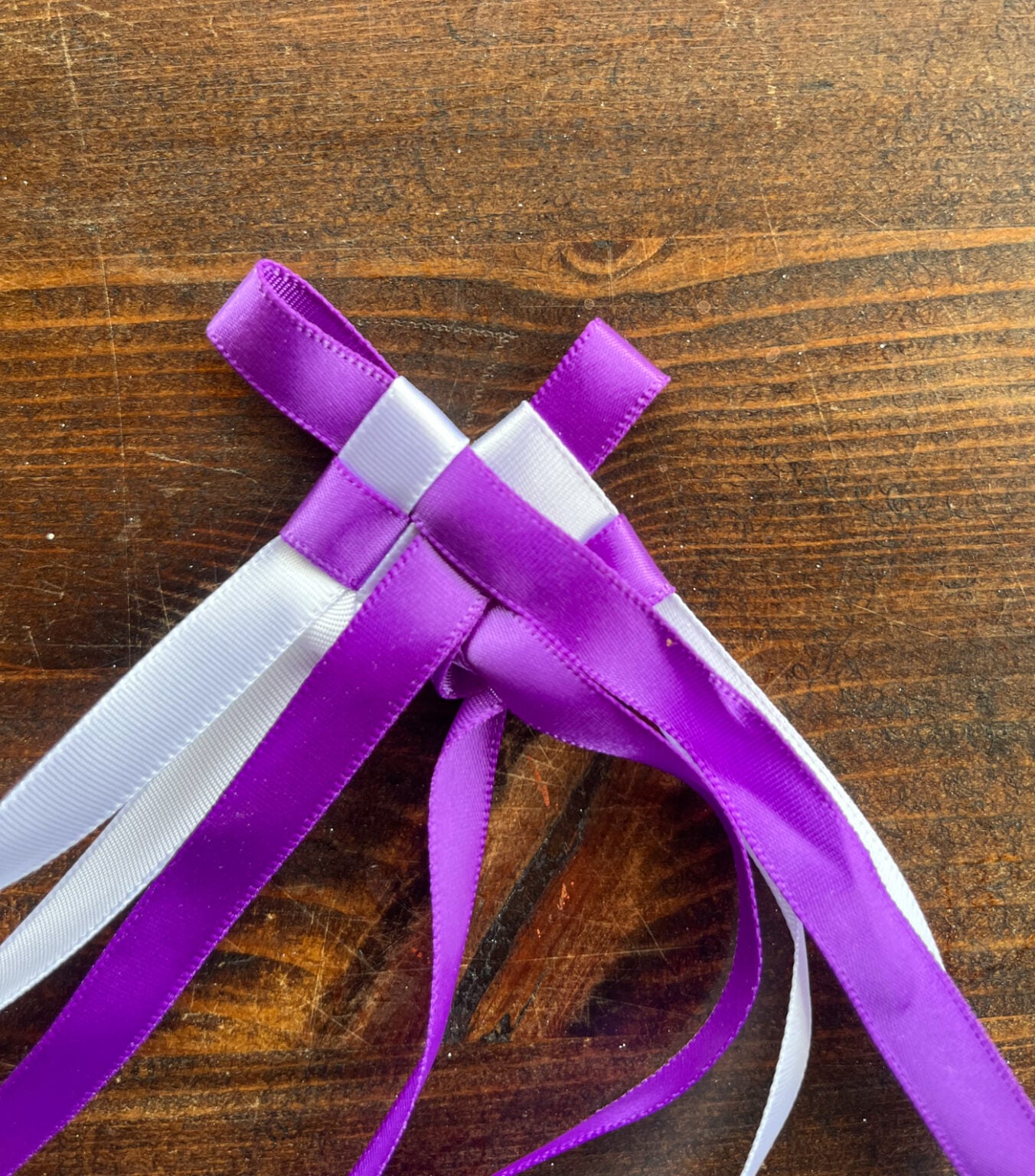 braiding a Hawaiian ribbon lei with four strands