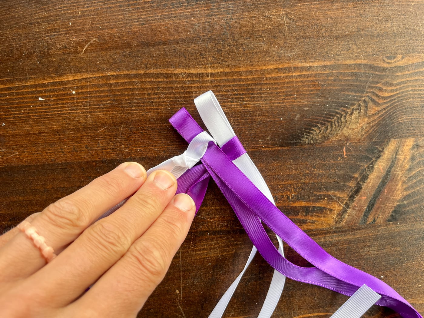 a photo showing how to set up ribbons to make a ribbon lei