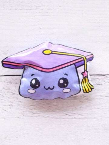 a photo of a DIY paper squishy graduation cap in a kawaii style