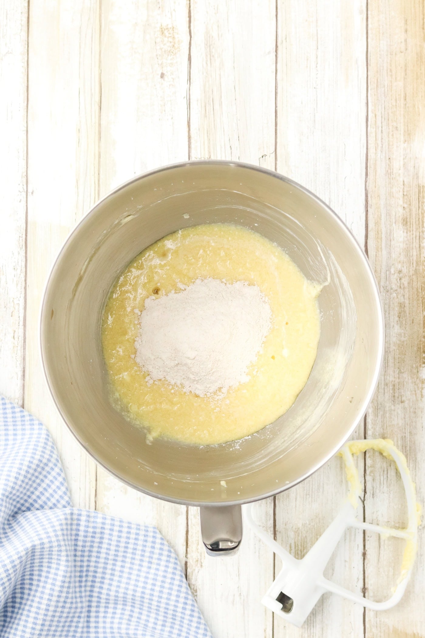 adding flour to wet ingredients of remaking sugar cookies